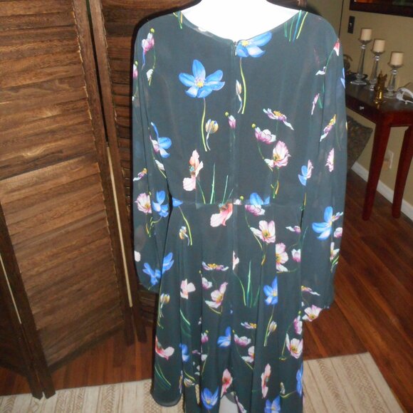 NWOT Betsey Johnson Navy floral long sleeve dress, size 6 - Picture 10 of 10
